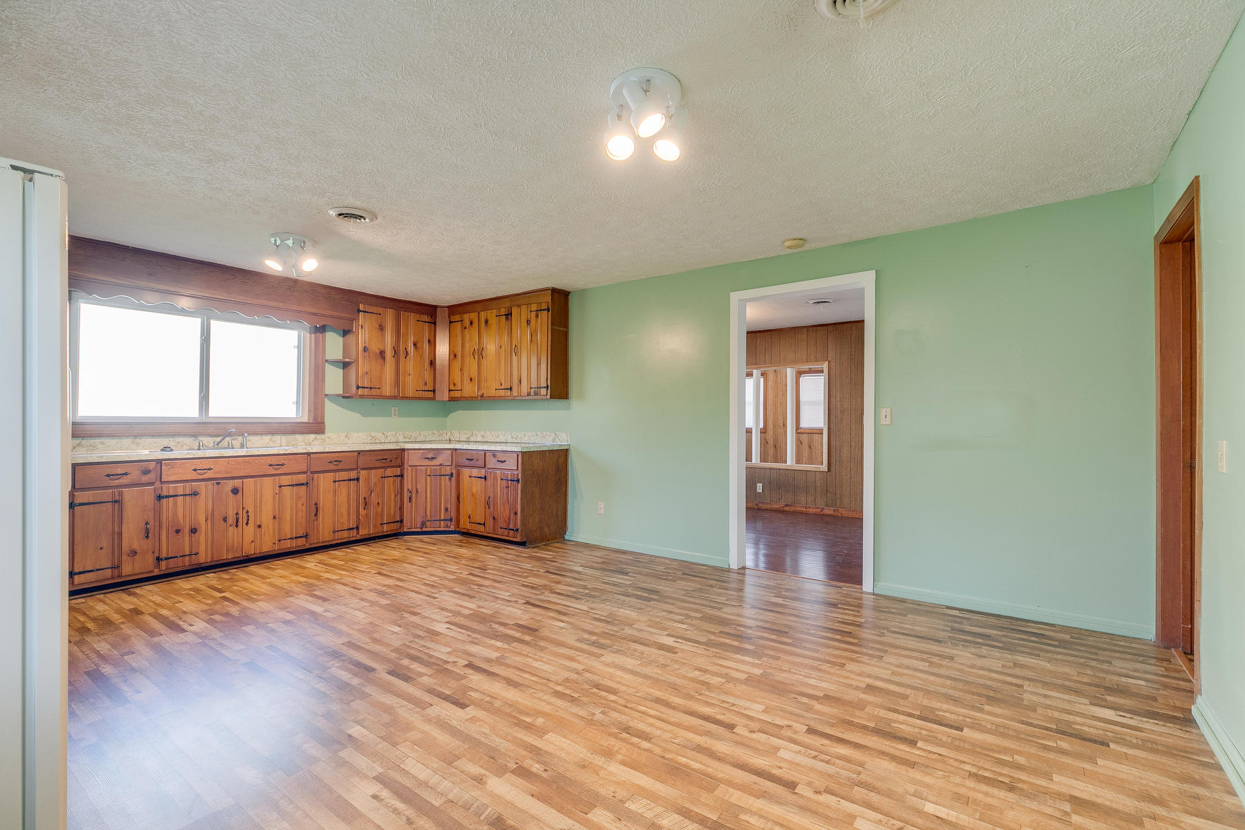 3308 Glen Alpine Road Kingsport, TN 37660 - Photo 11 of 33 011
