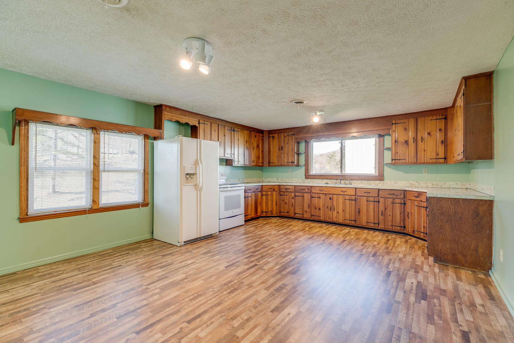 3308 Glen Alpine Road Kingsport, TN 37660 - Photo 10 of 33 010