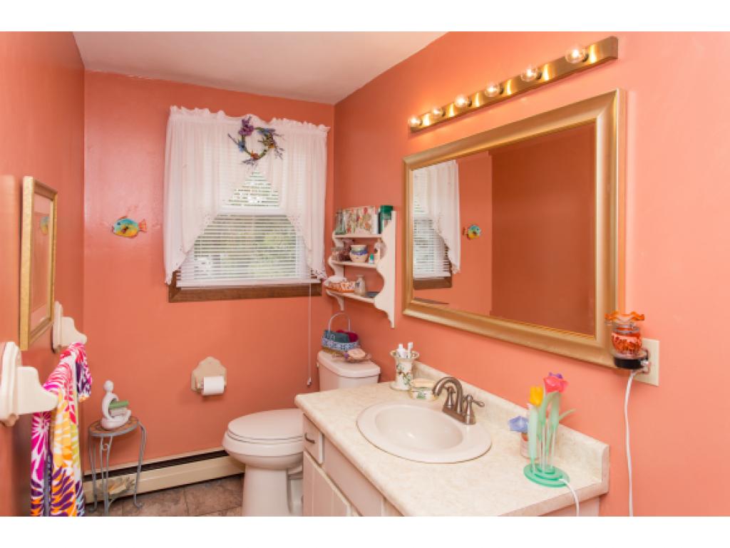 29 Howe Street Rochester, NH 03867 - Photo 14 of 34