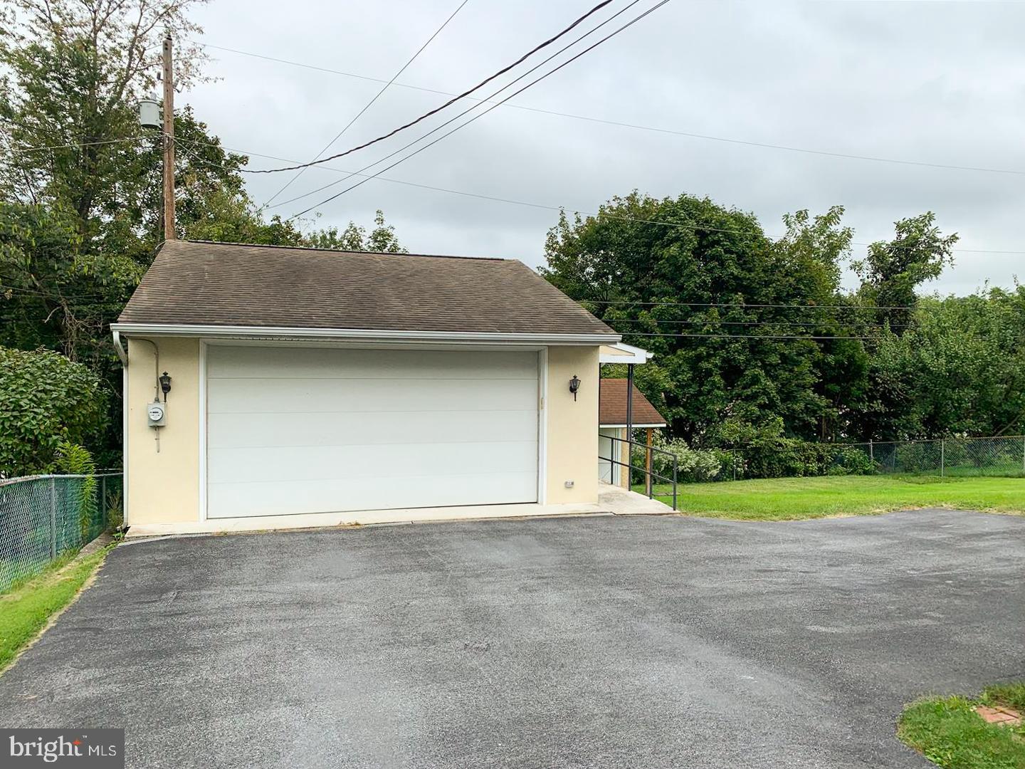 3210 Crest Road Harrisburg, PA 17109 - Photo 4 of 23 Gallery Image 4