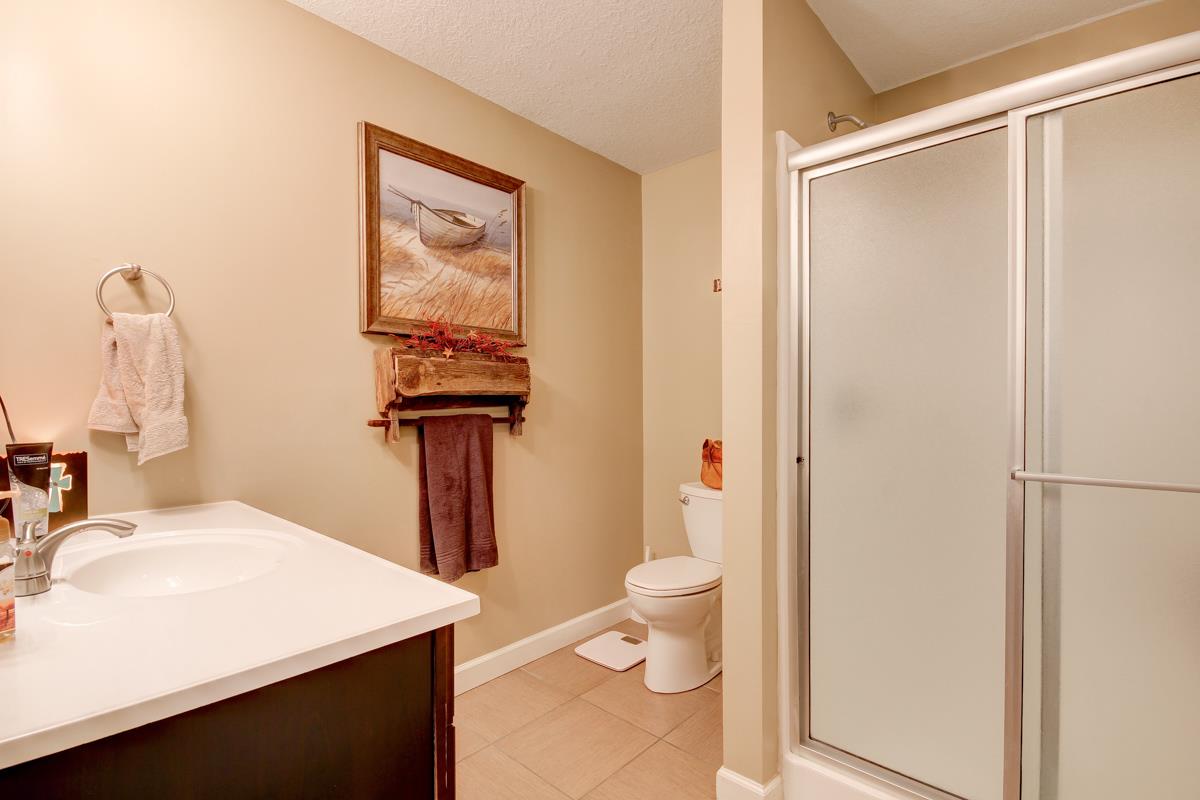 550 Hurricane Loop Tennessee Ridge, TN 37178 - Photo 13 of 18 a bathroom with a sink a toilet and shower