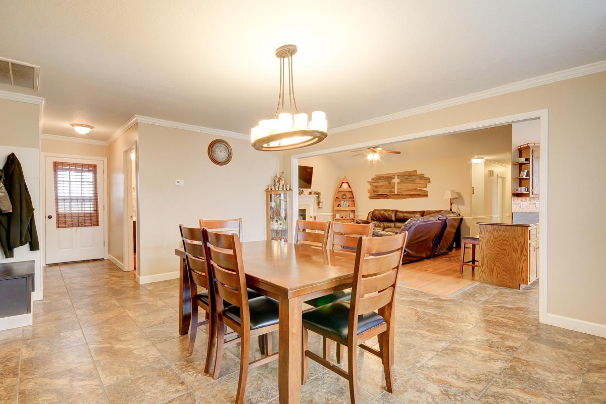 550 Hurricane Loop Tennessee Ridge, TN 37178 - Photo 4 of 18 a view of a dining room and livingroom view