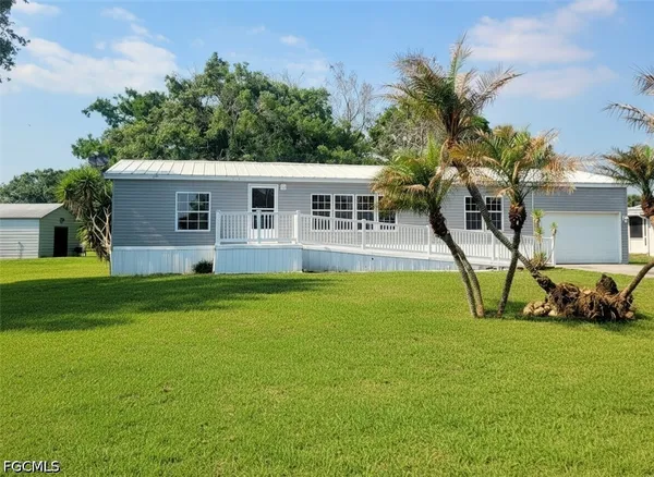 $179,000 | 1047 Mayford Lake Road, Moore Haven, FL 33471