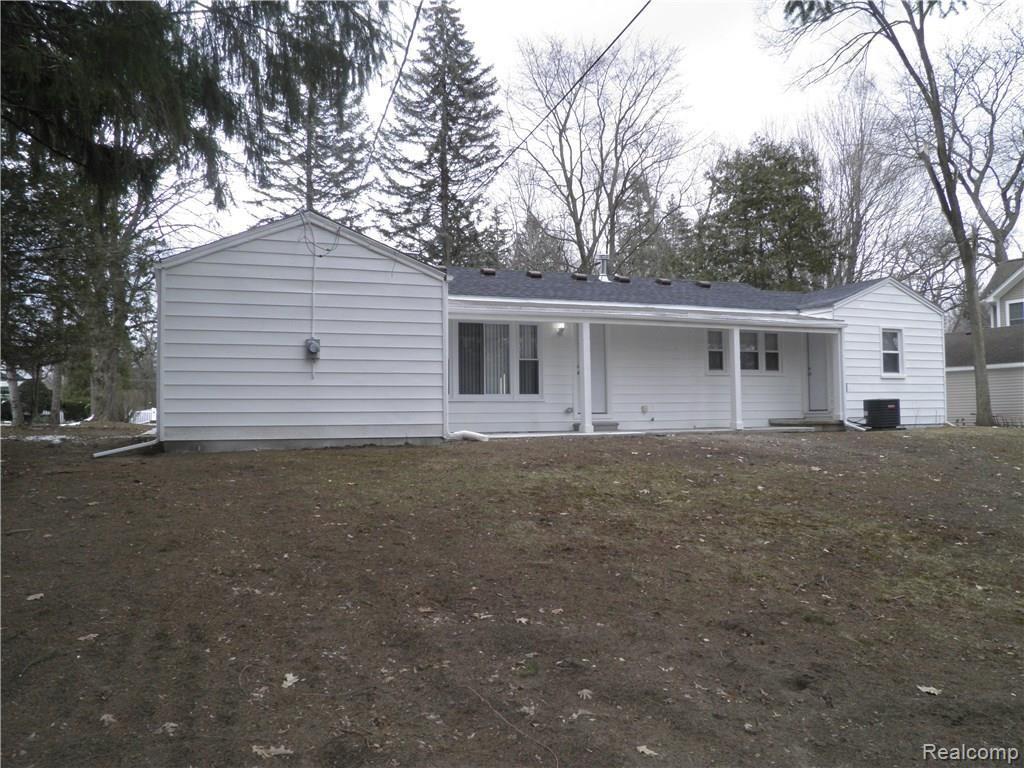 16639 Rougeway Street Livonia, MI 48154 - Photo 20 of 23 P3090074.JPG