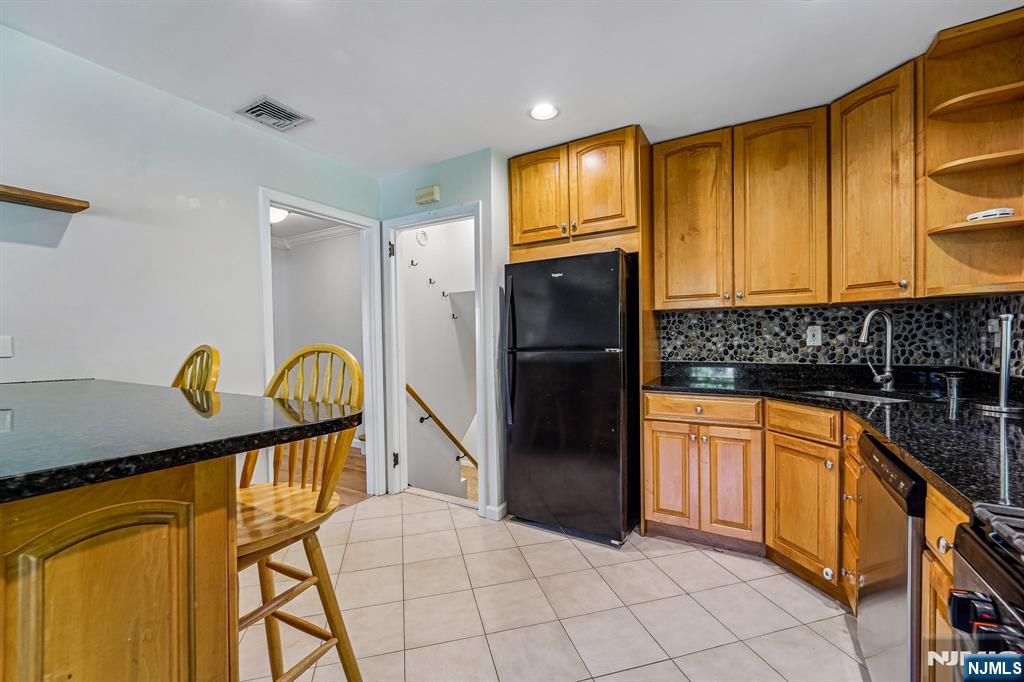 158 Morningside Road Paramus, NJ 07652 - Photo 9 of 31