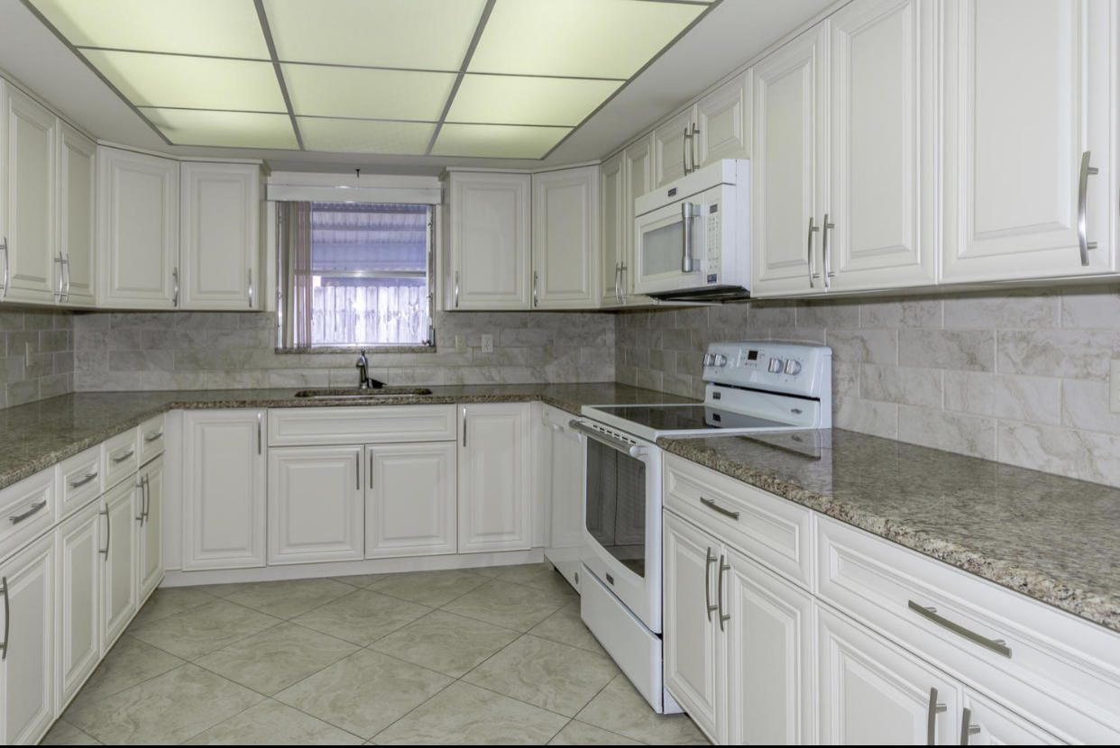 1412 High Ridge Road Lake Worth Beach, FL 33461 - Photo 3 of 10 IMG-8331