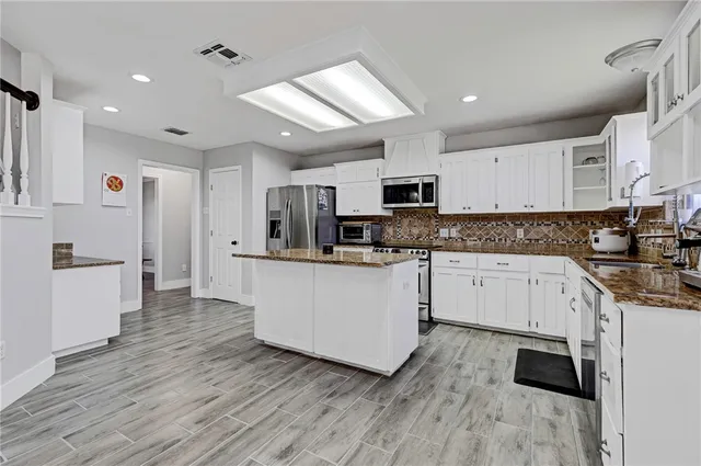 $649,000 | 6009 King Trail, Corpus Christi, TX 78414