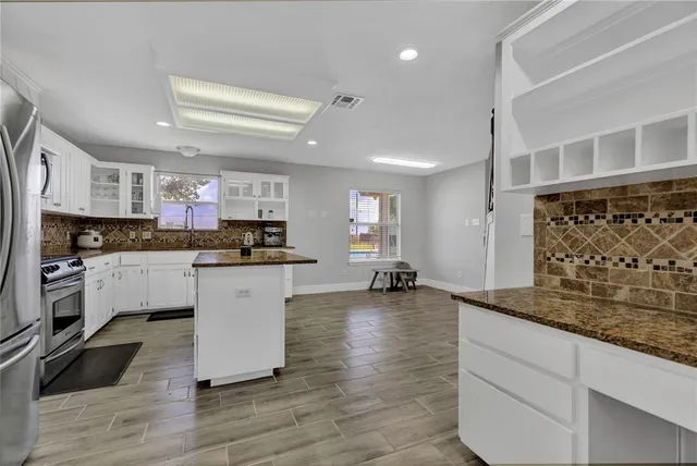 $649,000 | 6009 King Trail, Corpus Christi, TX 78414