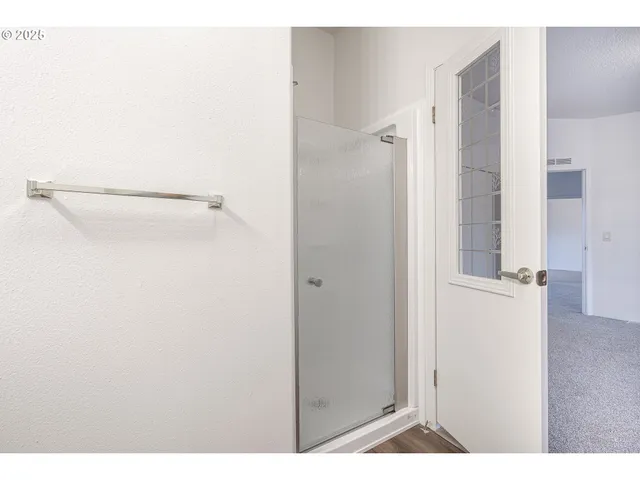 a picture of a bathroom