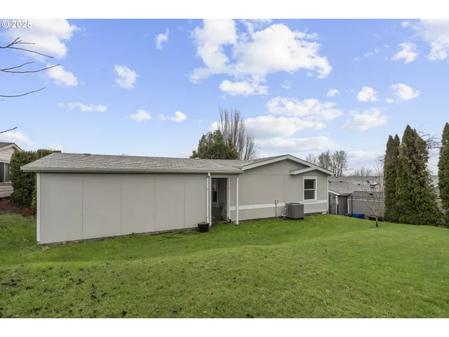 a view of a yard with a house