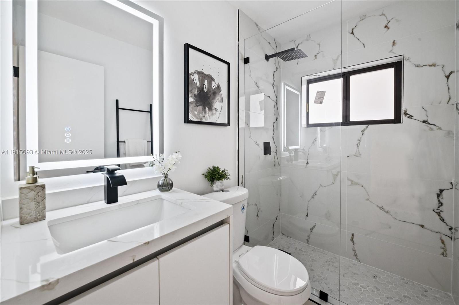 679 Southwest 17th Court Boca Raton, FL 33486 - Photo 14 of 18 Guest Bathroom