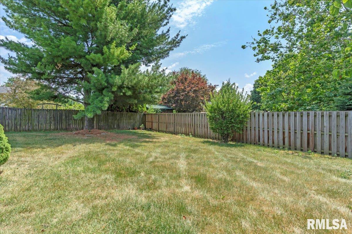 2440 Mayfair Road Springfield, IL 62703 - Photo 8 of 34