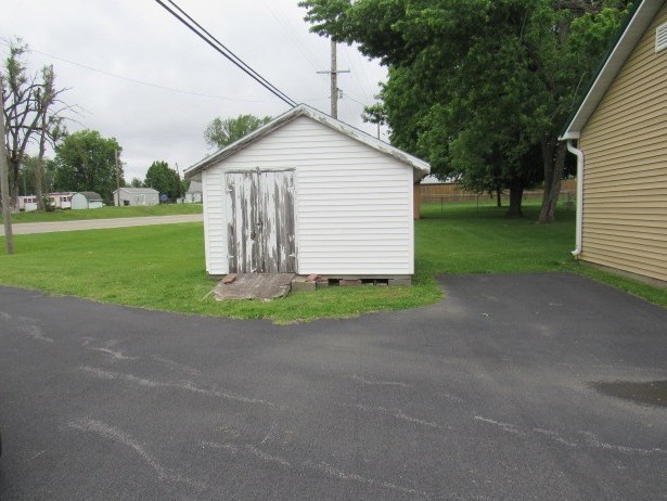309 Cedar Drive Clinton, IL 61727 - Photo 3 of 20 a view of a house with a yard