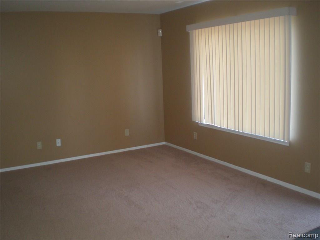40887 Highpointe Drive, Unit 39 Clinton Township, MI 48038 - Photo 5 of 10 Living Room