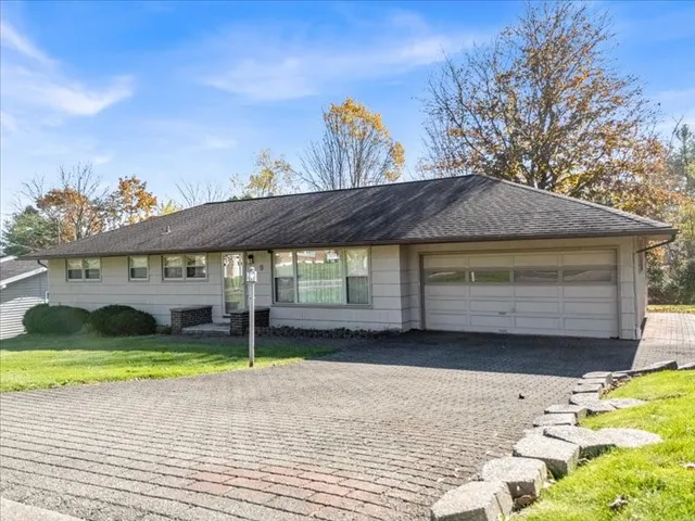 $200,999 | 9 Canterbury Drive, Endicott, NY 13760