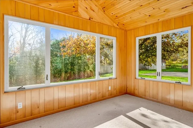 $200,999 | 9 Canterbury Drive, Endicott, NY 13760