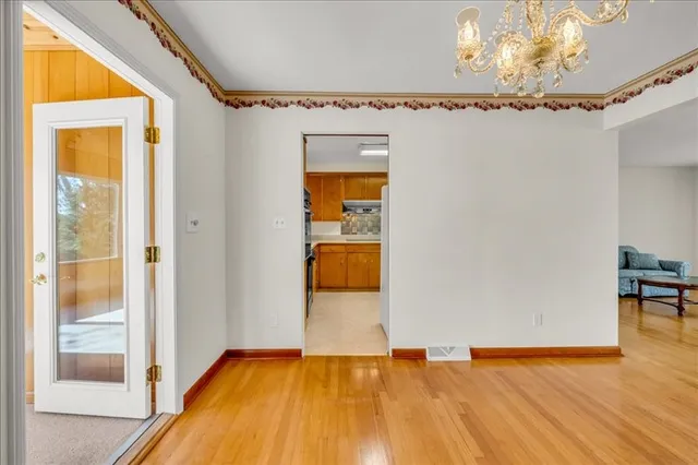 $200,999 | 9 Canterbury Drive, Endicott, NY 13760