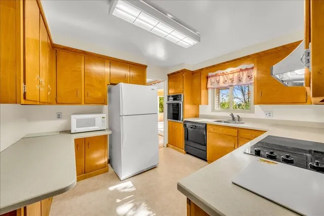 $200,999 | 9 Canterbury Drive, Endicott, NY 13760