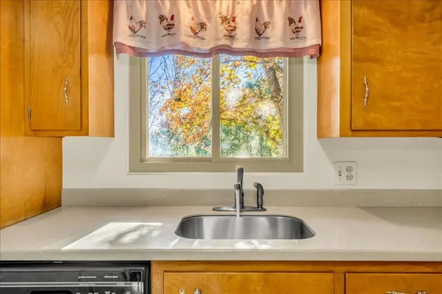 $200,999 | 9 Canterbury Drive, Endicott, NY 13760