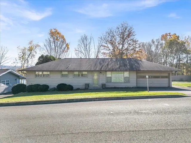 $200,999 | 9 Canterbury Drive, Endicott, NY 13760