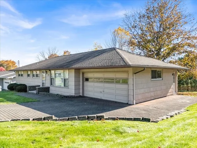 $200,999 | 9 Canterbury Drive, Endicott, NY 13760