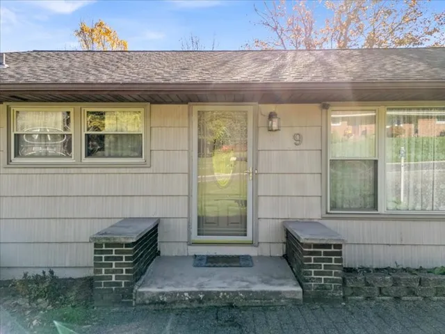 $200,999 | 9 Canterbury Drive, Endicott, NY 13760