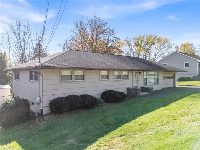 $200,999 | 9 Canterbury Drive, Endicott, NY 13760