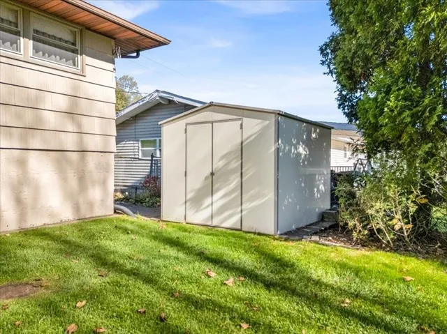 $200,999 | 9 Canterbury Drive, Endicott, NY 13760