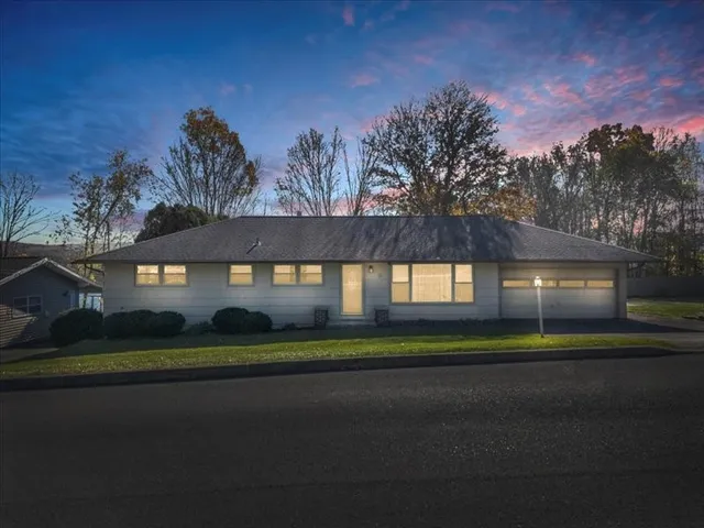 $200,999 | 9 Canterbury Drive, Endicott, NY 13760