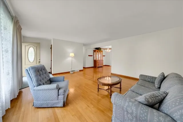 $200,999 | 9 Canterbury Drive, Endicott, NY 13760