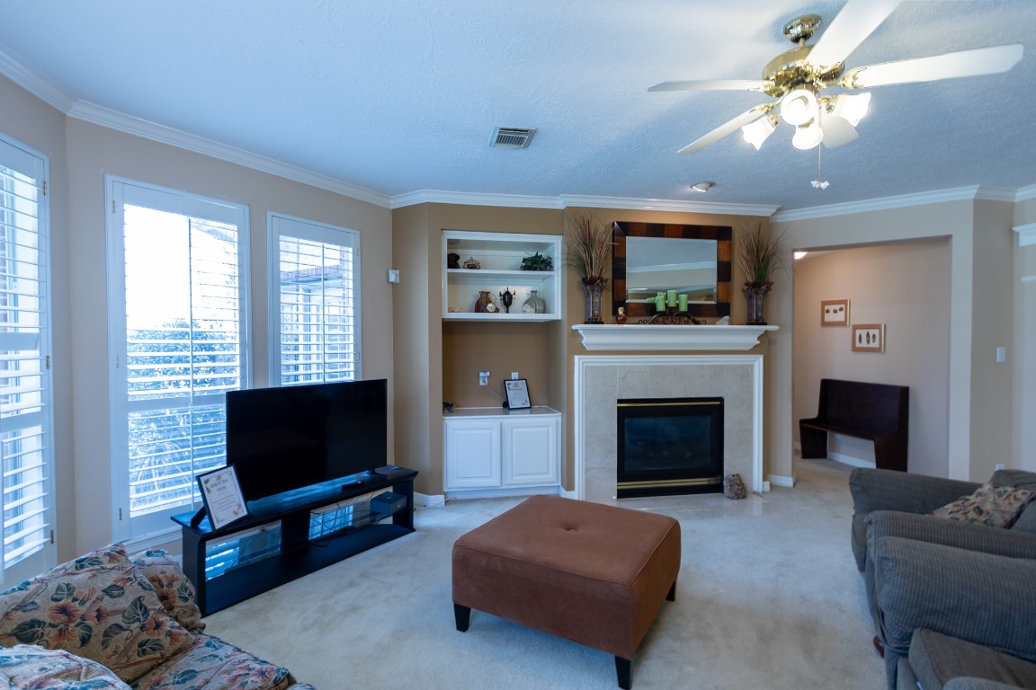 5718 Oakmoss Trail Spring, TX 77379 - Photo 11 of 50 Expansive family room seamlessly connected to the kitchen and breakfast area—perfect for entertaining.