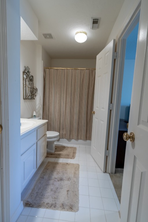 5718 Oakmoss Trail Spring, TX 77379 - Photo 33 of 50 Stylish secondary bathroom featuring modern fixtures, ample lighting, and a convenient layout.