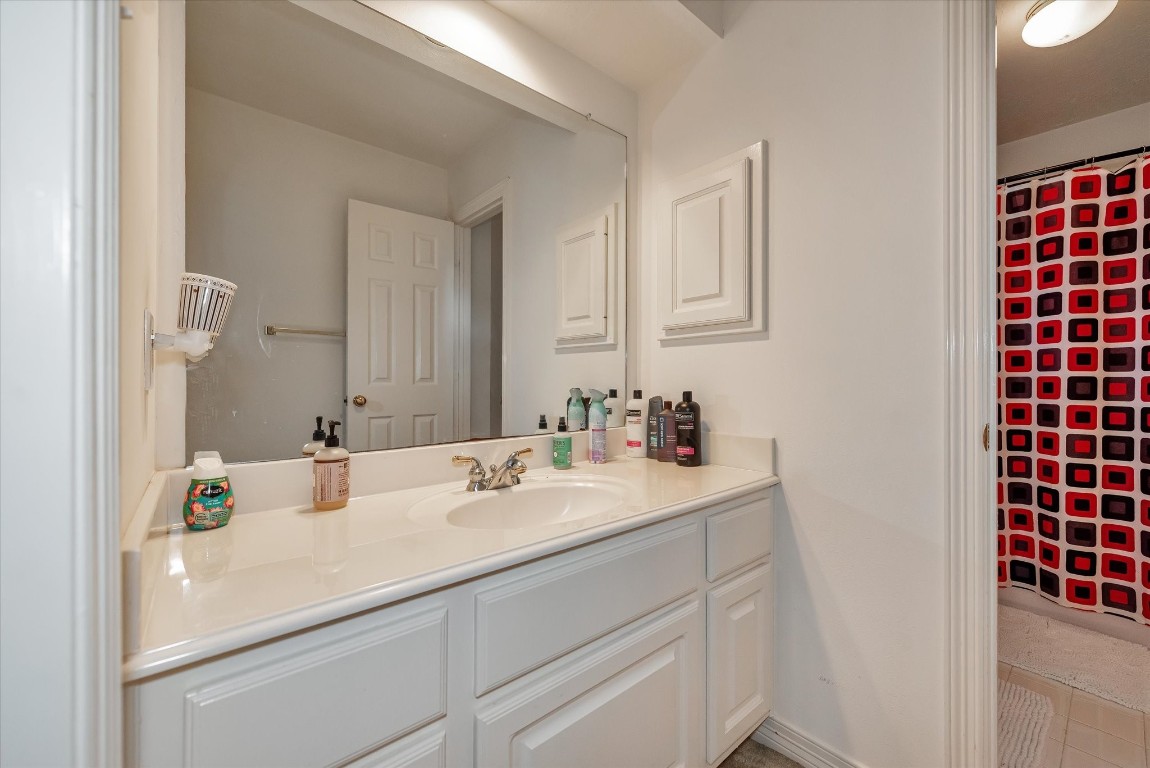 5718 Oakmoss Trail Spring, TX 77379 - Photo 40 of 50 Dual sinks and ample cabinet storage for convenience and organization.