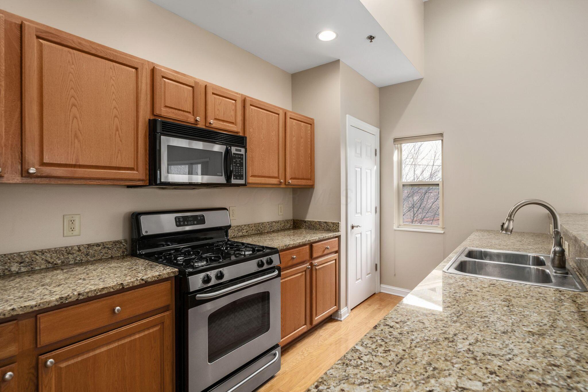 1744 Ridgecliff Road, Unit 12 Columbus, OH 43221 - Photo 26 of 52 27-web-or-mls-DSC08084
