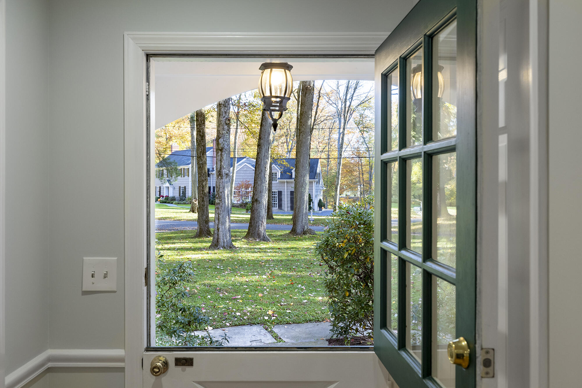 10 Pilgrim Road Darien, CT 06820 - Photo 16 of 31 a view interior of the house and trees