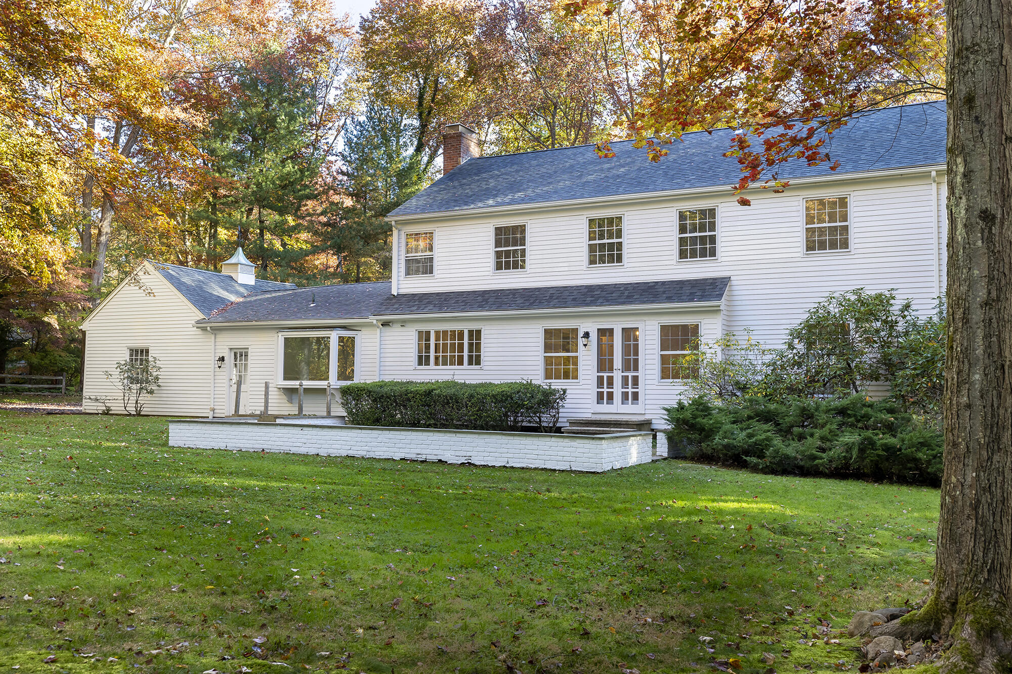 10 Pilgrim Road Darien, CT 06820 - Photo 28 of 31 a front view of a house with a yard and green space