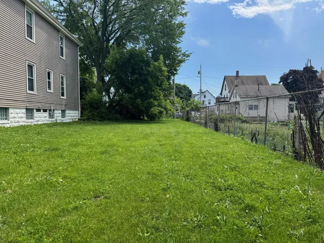 $18,100 | 3121 West St Paul Avenue, Milwaukee, WI 53208