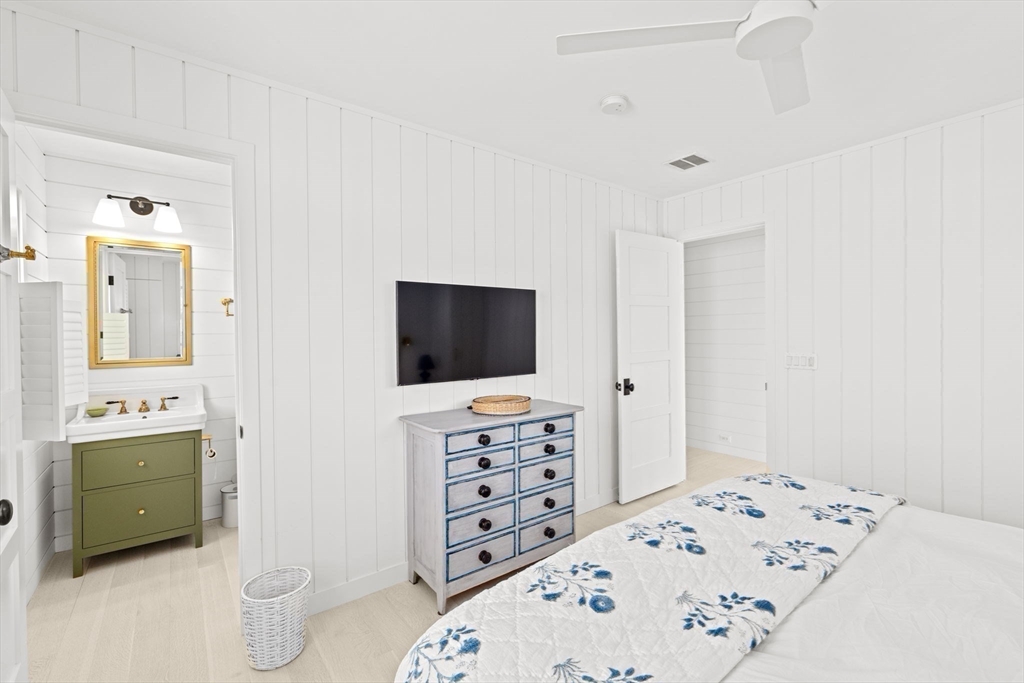 11 Bay Road Mattapoisett, MA 02739 - Photo 12 of 36