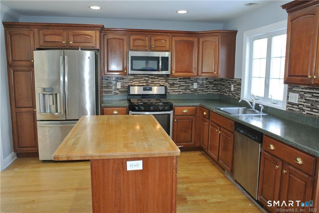 1260 Cutspring Road, Unit 1260 Stratford, CT 06614 - Photo 5 of 26