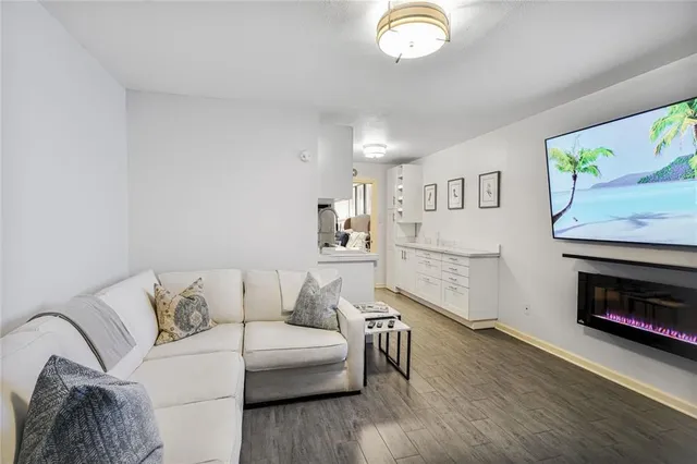 $189,000 | 816 Nashville Avenue, Unit E, New Orleans, LA 70115