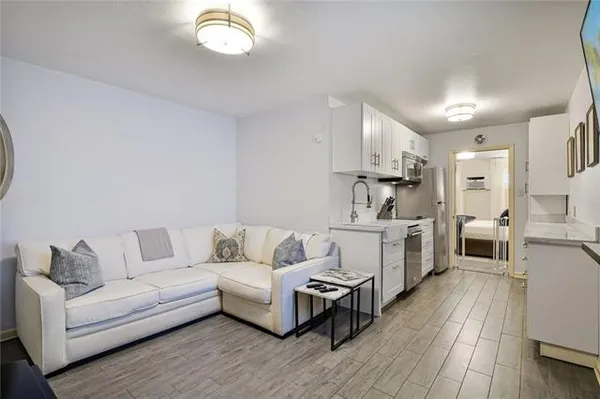 $180,000 | 816 Nashville Avenue, Unit E, New Orleans, LA 70115