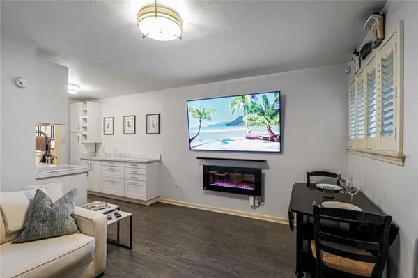 $180,000 | 816 Nashville Avenue, Unit E, New Orleans, LA 70115