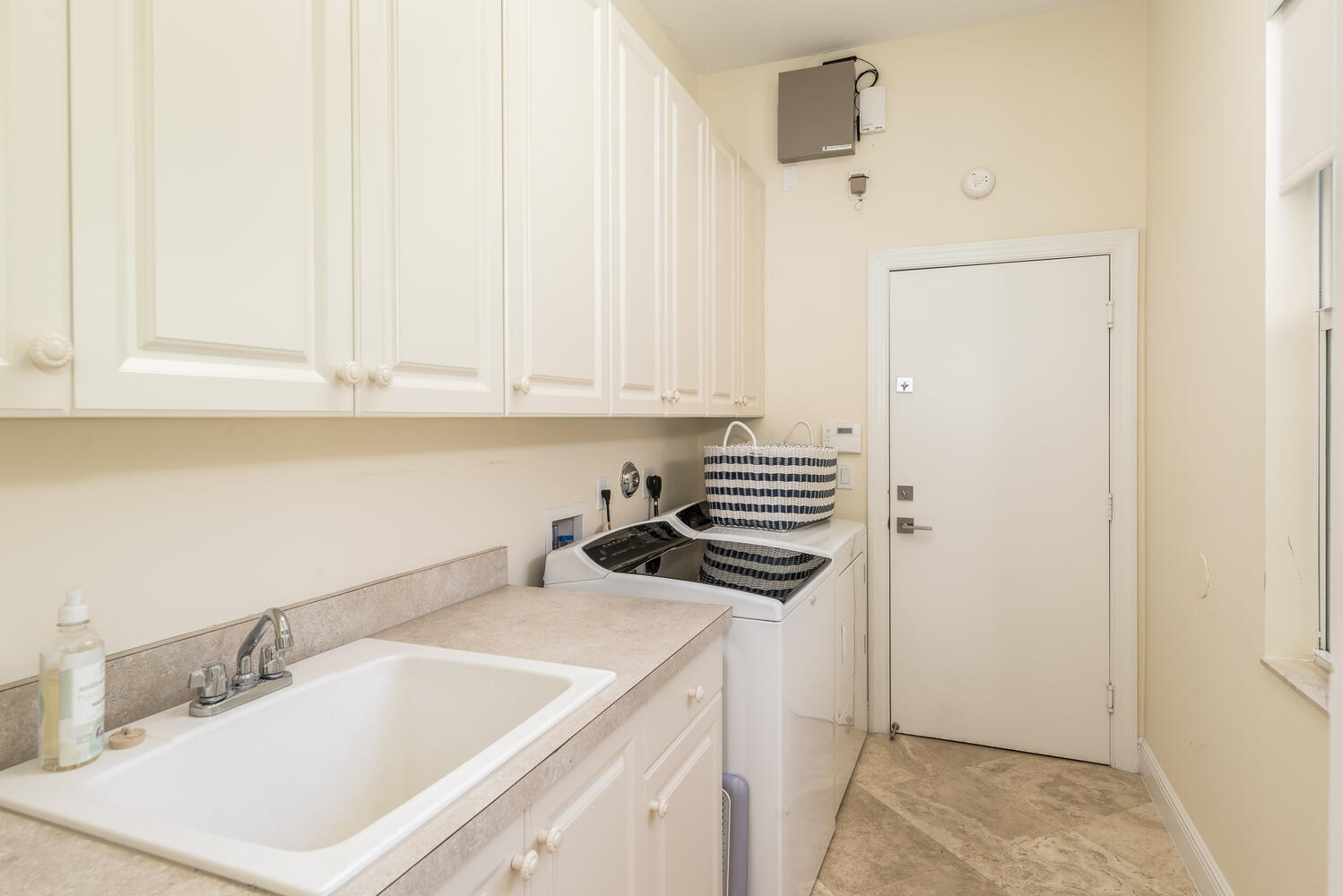 8849 Valhalla Drive Delray Beach, FL 33446 - Photo 24 of 32 a kitchen with a sink and a refrigerator