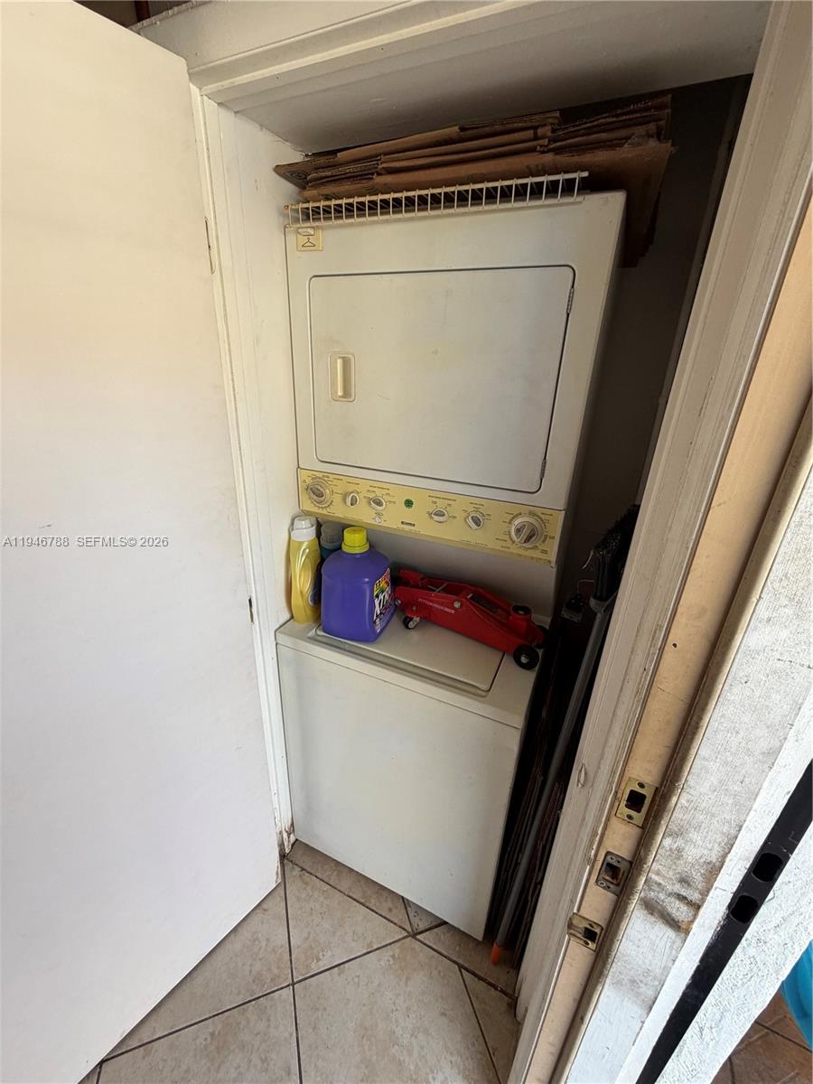 6090 West 5th Lane Hialeah, FL 33012 - Photo 28 of 28 a utility room with dryer and washer