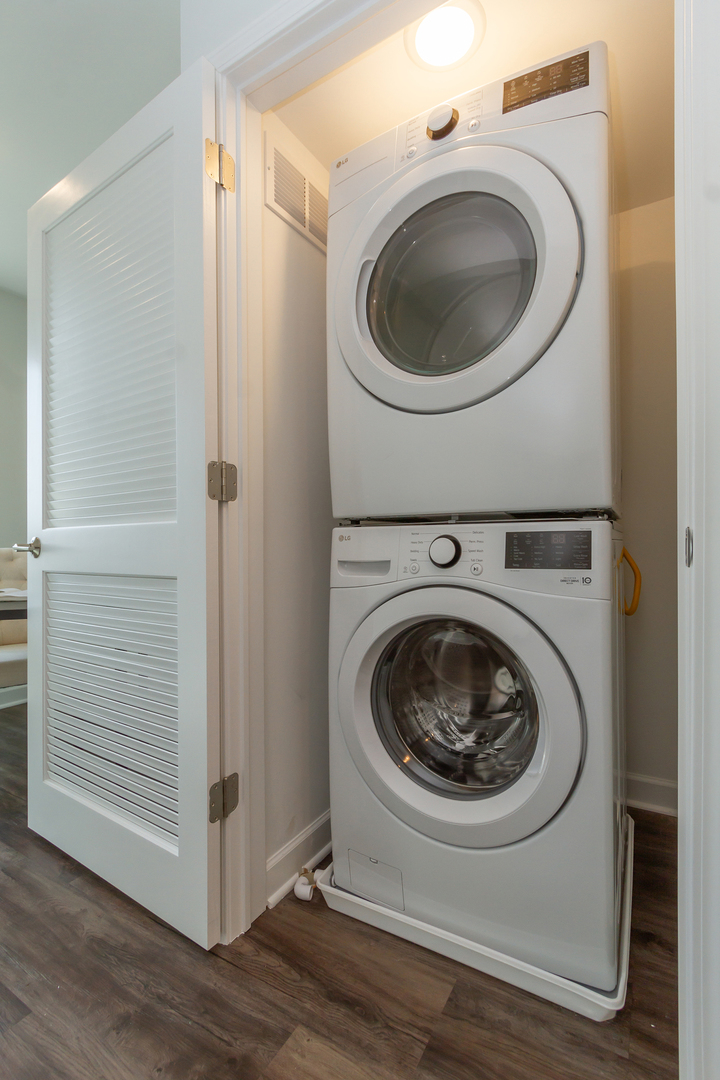 1209 Shermer Road Northbrook, IL 60062 - Photo 15 of 23 a utility room with dryer and washer