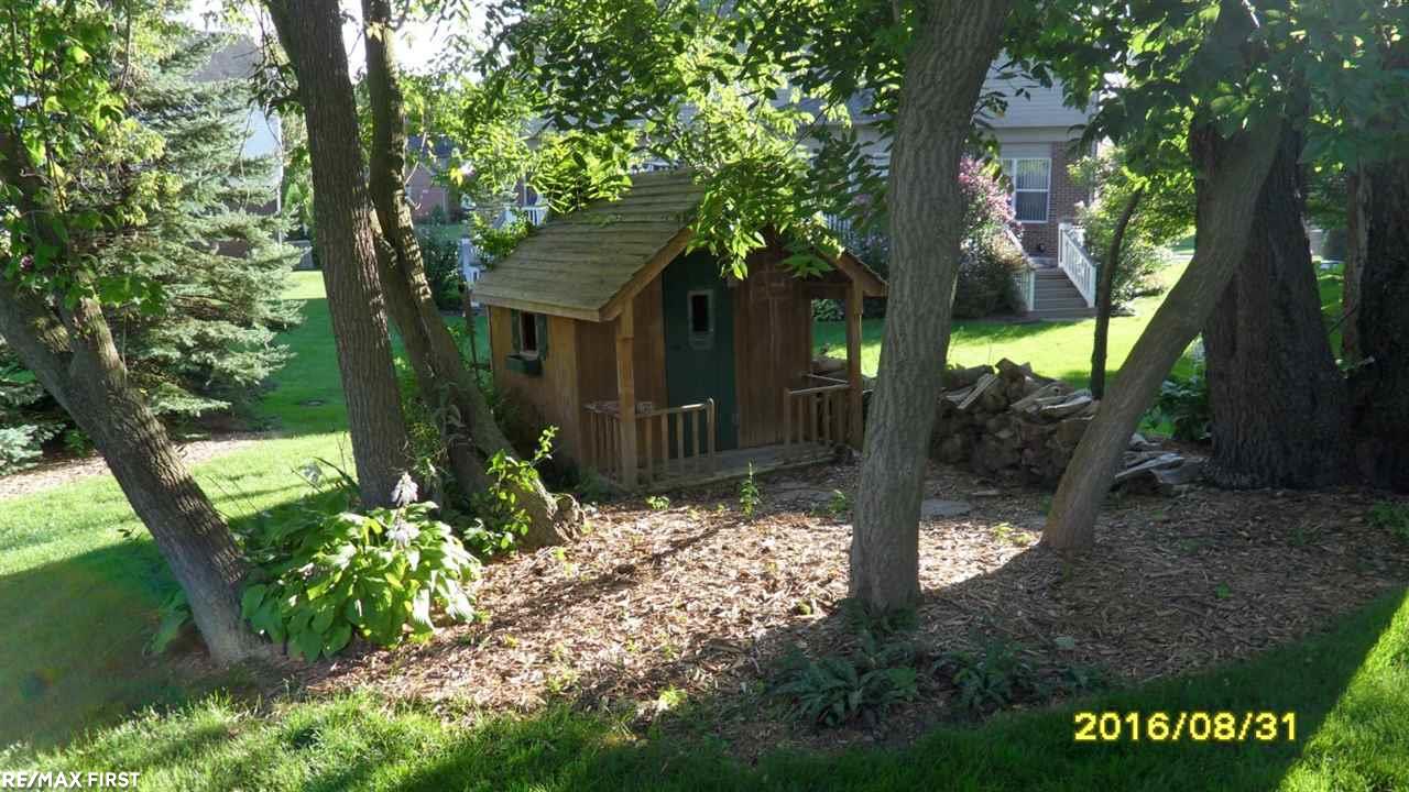 2531 Empire Court Rochester, MI 48309 - Photo 5 of 39 31306214-4.JPG