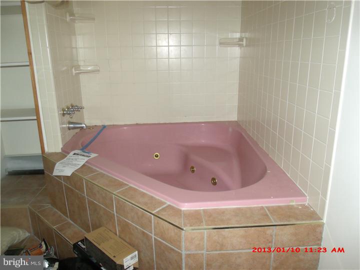 913 Ripley Street Philadelphia, PA 19111 - Photo 3 of 4 Master Bathroom