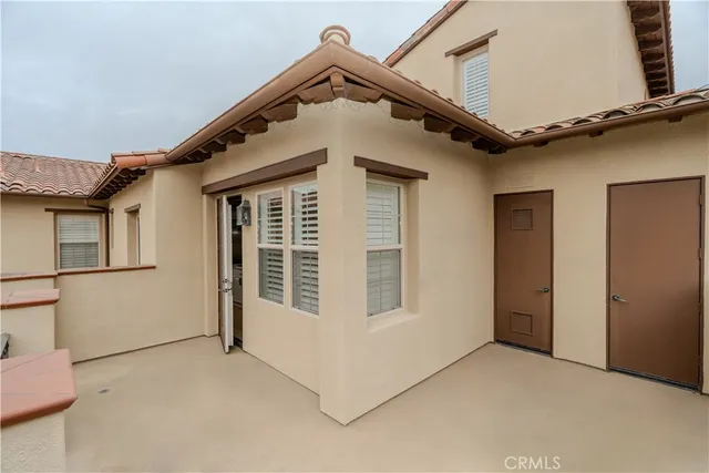 a view of a house with entryway and stairs