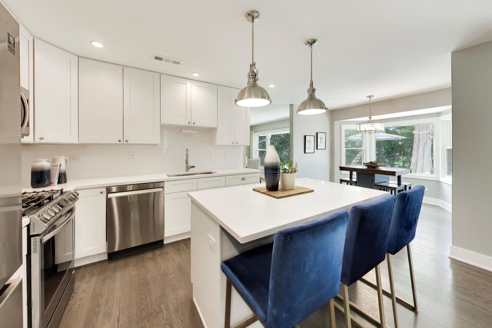 1052 Rolling Pass Glenview, IL 60025 - Photo 7 of 26