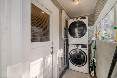 a view of front of a house